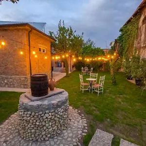 Pensjonat Intown, Szkodra